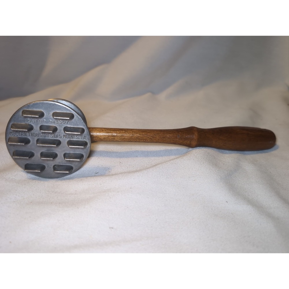 VINTAGE MODERN INDUSTRIES DES MOINES IOWA MEAT TENDERIZER / MALLET